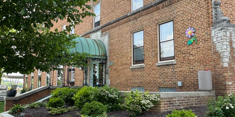Wauwatosa Apartment: 7416 Harwood Avenue, Wauwatosa, WI 53213, US