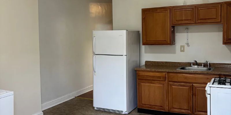 Baltimore Apartment: 221X Brookfield Ave