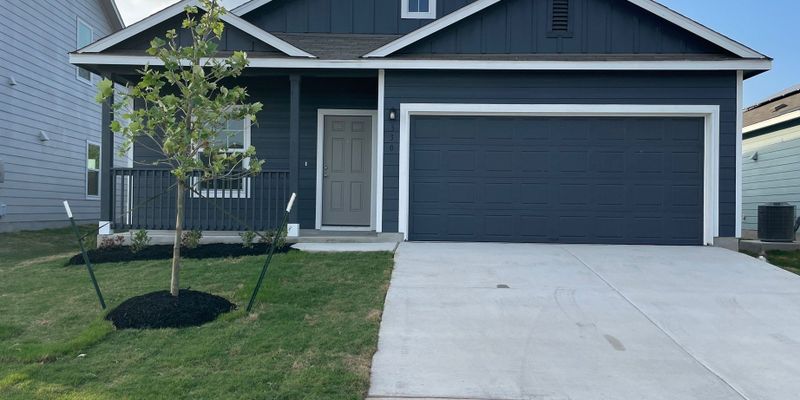 Uhland House: 330 Whoopers Lp