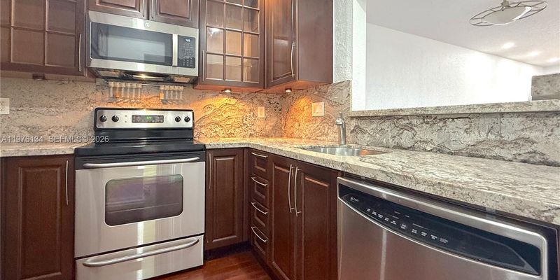 North Miami Apartment: 2640 NE 135th St