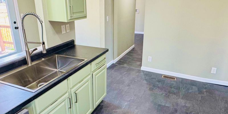 Springfield House: 1324 W Walnut St