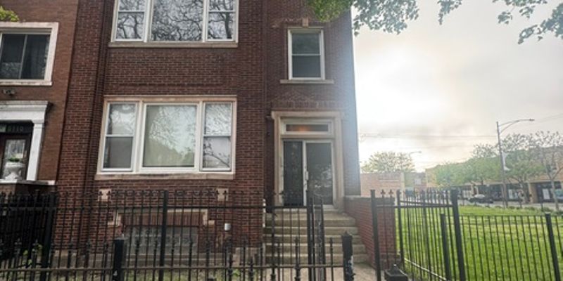 Chicago Apartment: 6108 S Rhodes Ave