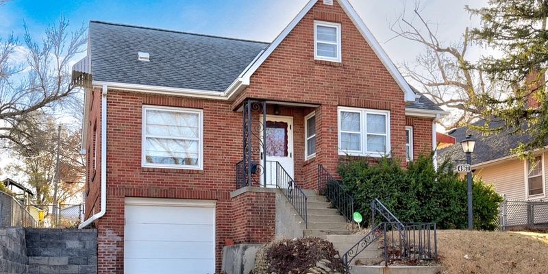 Omaha House: 4967 Maple St