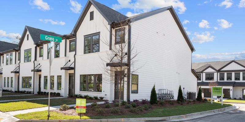 Atlanta House: 2422 Lakeshore Ln