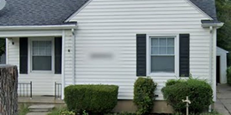Harper Woods House: 19993 Washtenaw St