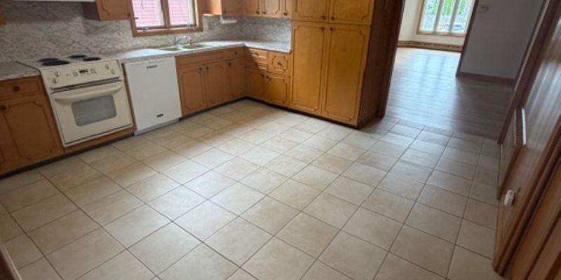 Fall River Apartment: 670 Prospect St