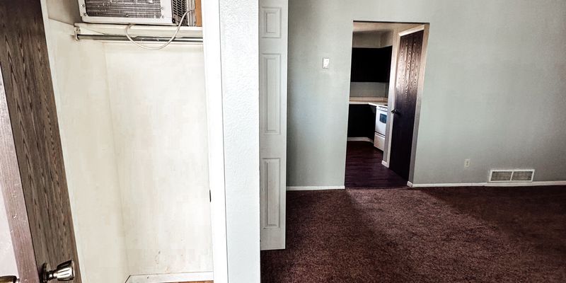 Rawlins Apartment: 1627 W Maple St