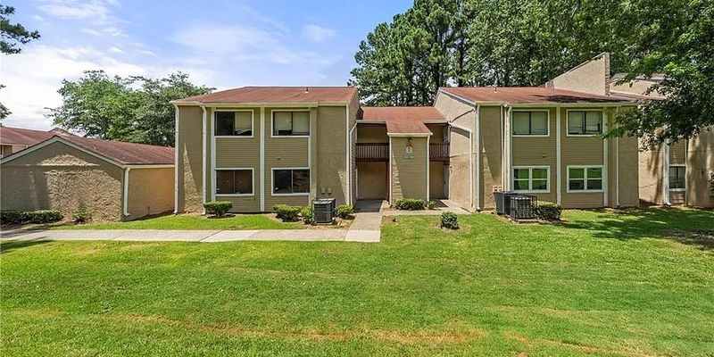 Decatur House: 3575 Oakvale Rd