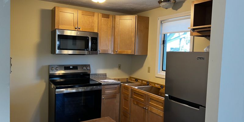 Leominster Apartment: 15 Blossom St