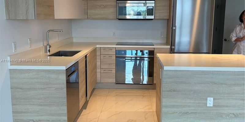 Sunny Isles Beach Condo: 16385 Biscayne Blvd