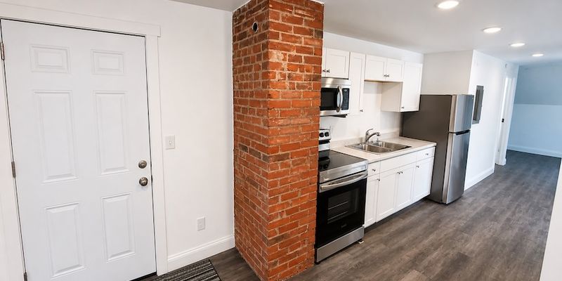 Dubuque Apartment: 308 Hill St