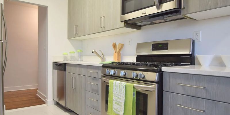 The Bronx House: 1540 Pelham Pkwy S