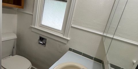 Bathroom 1.JPEG