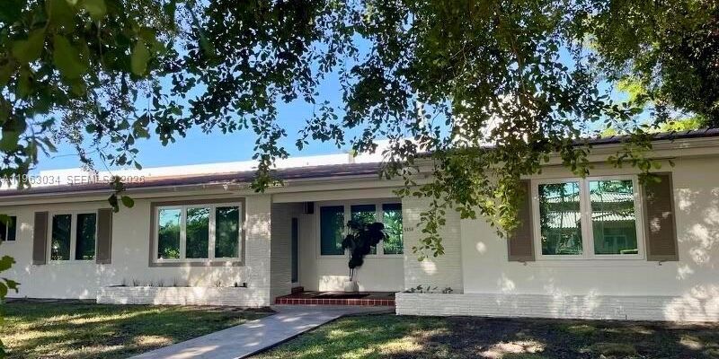 Coral Gables House: 5352 Orduna Dr #5352