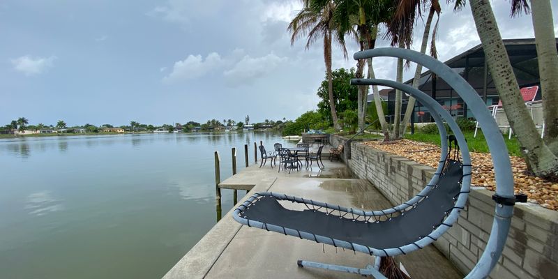 Cape Coral House: 1827 SE 4th St