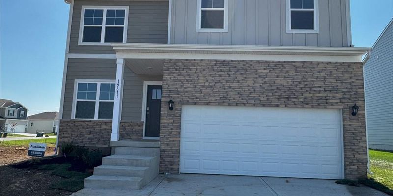 Spring Hill House: 19611 W 201st St