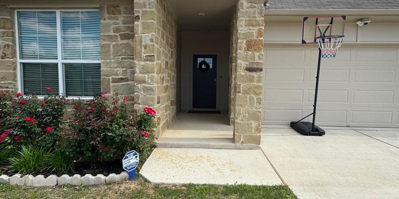 Leander House: 113 Queen Anne Dr