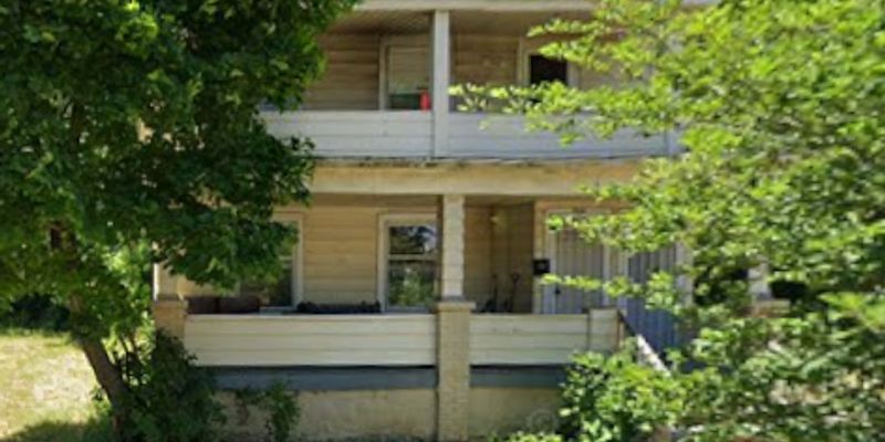 Cleveland Apartment: 934 Alhambra Rd