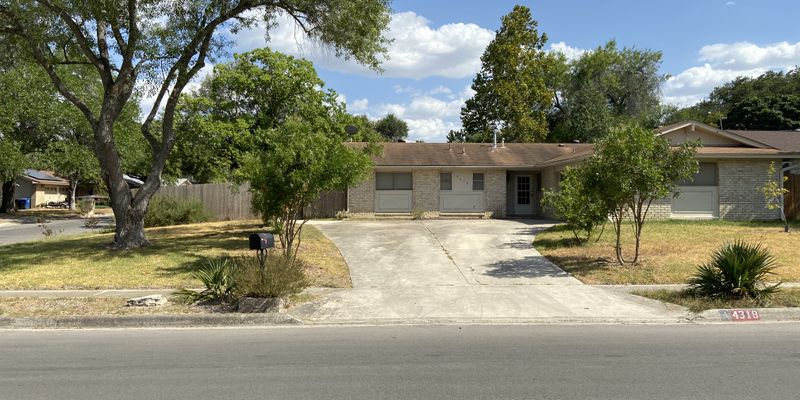 San Antonio House: 4318 Temple Hill