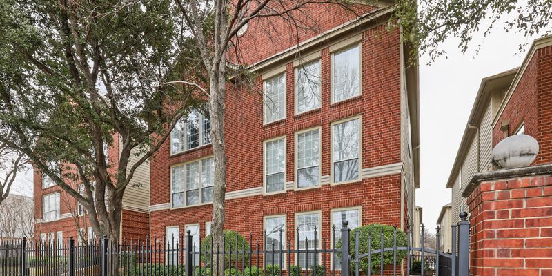 Fort Worth House: 1007 W Bluff St