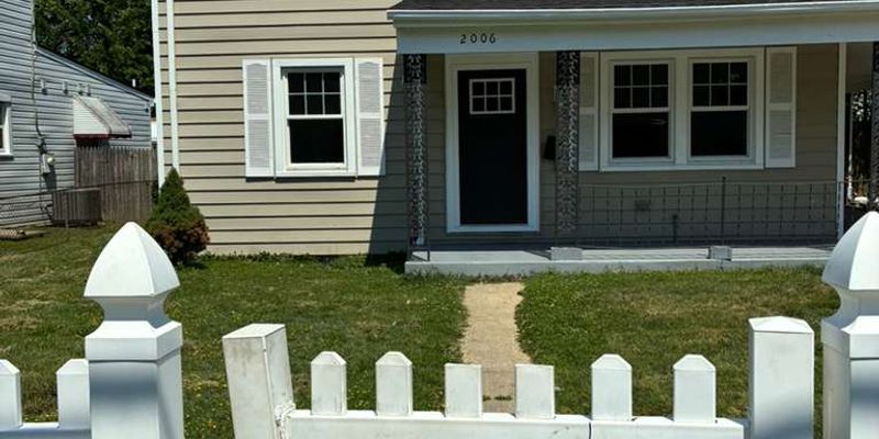 Hyattsville House: 2006 Sheridan St