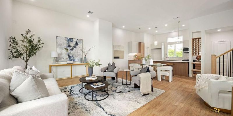 Houston House: 2121 Hoskins Dr