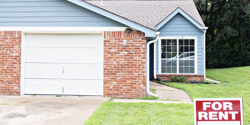 Lawrence House: 1412 E 21st Terrace