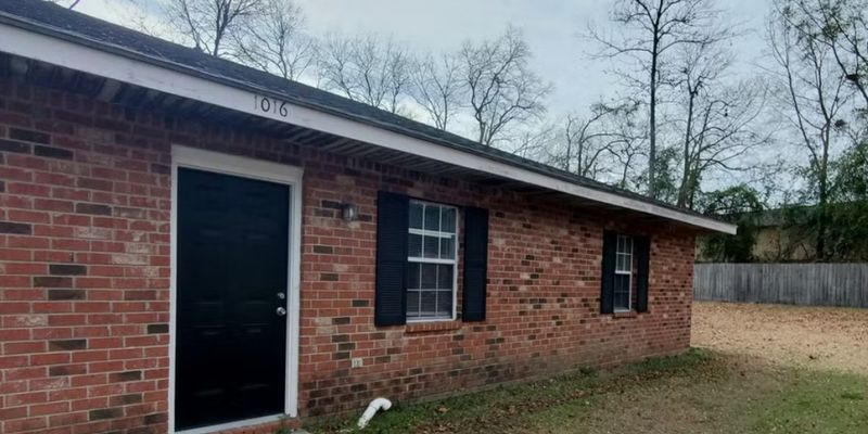 Sumter House: 1016 Jessamine Trail