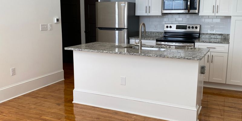 Woodstock Apartment: 403 W Court St
