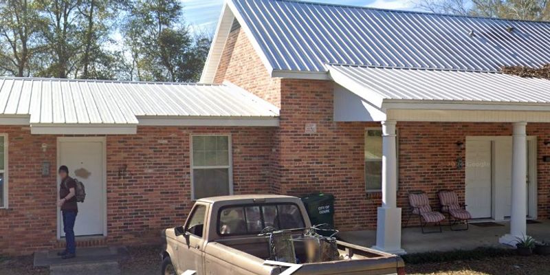 Ozark House: 630 Newton Ave