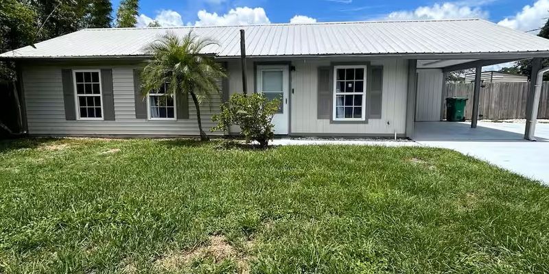 Cocoa House: 6538 West Baker Circle