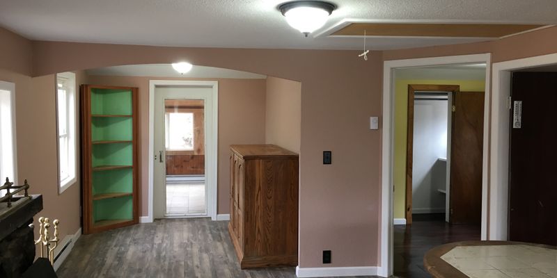 Monroe House: 15 Stanton Trail