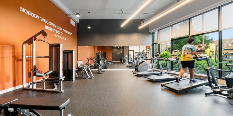 Chicago House: 853 West Blackhawk Street