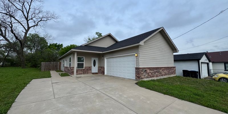 Greenville House: 2612 Texas St