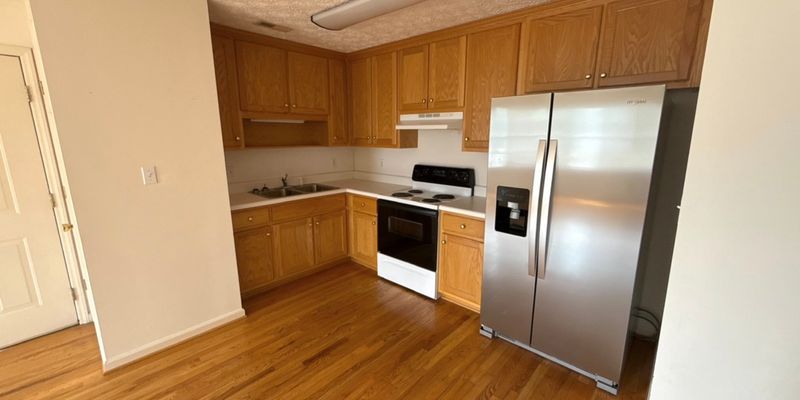 Ridgeway Apartment: 841 Vista View Ln