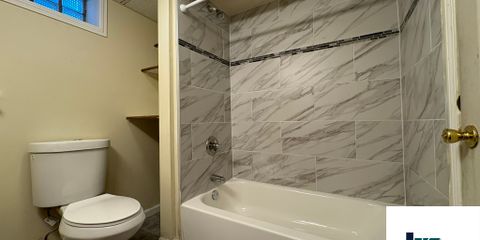 23. Bath2.jpg