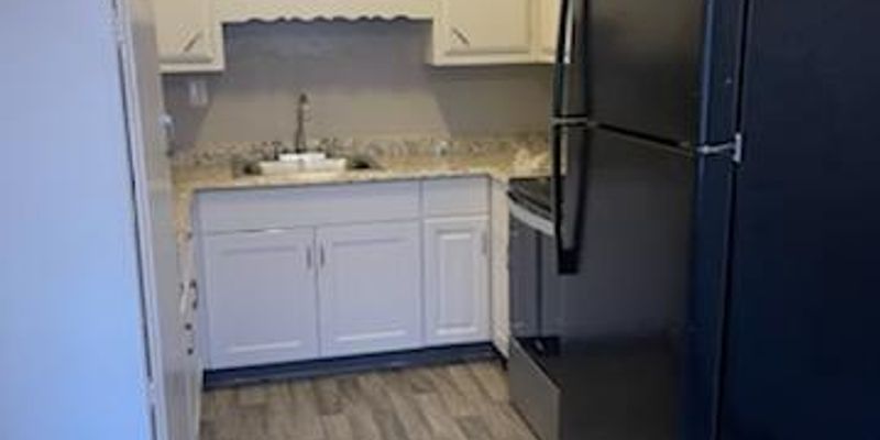 Albuquerque Apartment: 131 General Arnold St NE