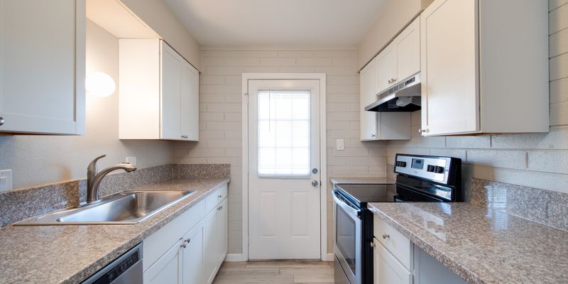 Tempe Townhome: 933 S Farmer Ave