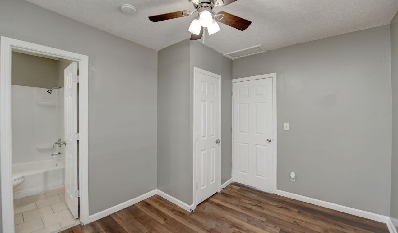 366 Wrexham Ave 366 1-2 photo 10