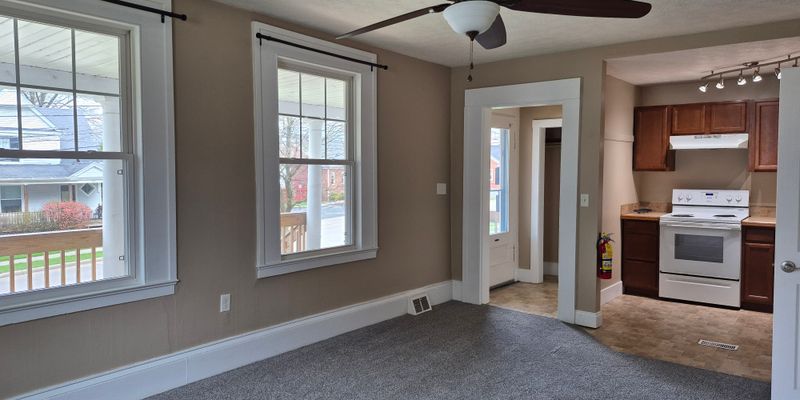 Kent Apartment: 136 N Mantua St