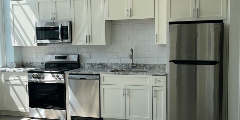 Pulaski Apartment: 500 Pico Terrace