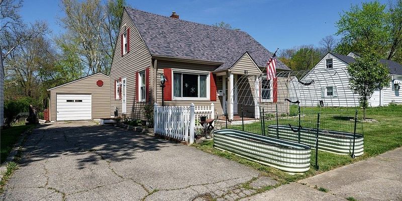 Dayton House: 81 Thorpe Dr