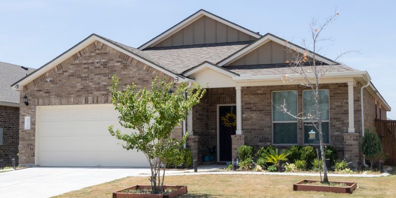 Pflugerville House: 19716 Shinning Isle Run