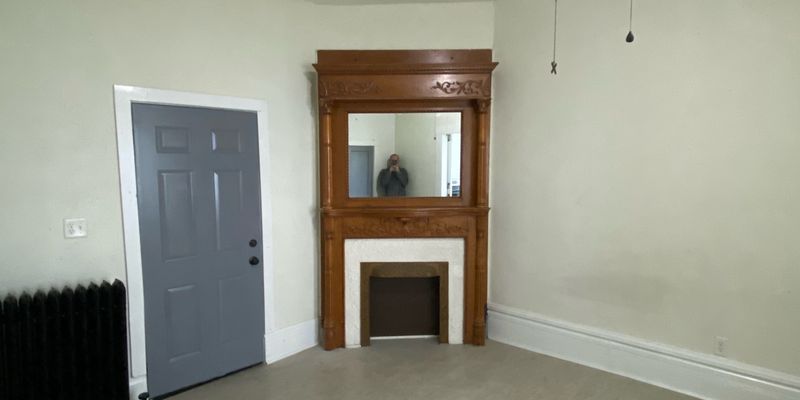 Dubuque Apartment: 1941 Madison St