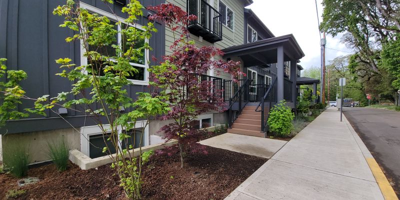 McMinnville Apartment: 110 SE Handley St