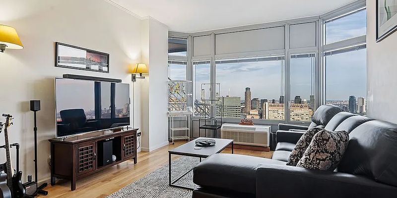 New York House: 200 E 32nd St