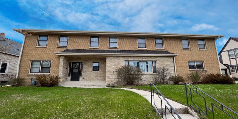 Manitowoc Apartment: 716 S 24th St