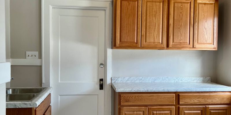 Milwaukee Apartment: 1342 W Atkinson Ave