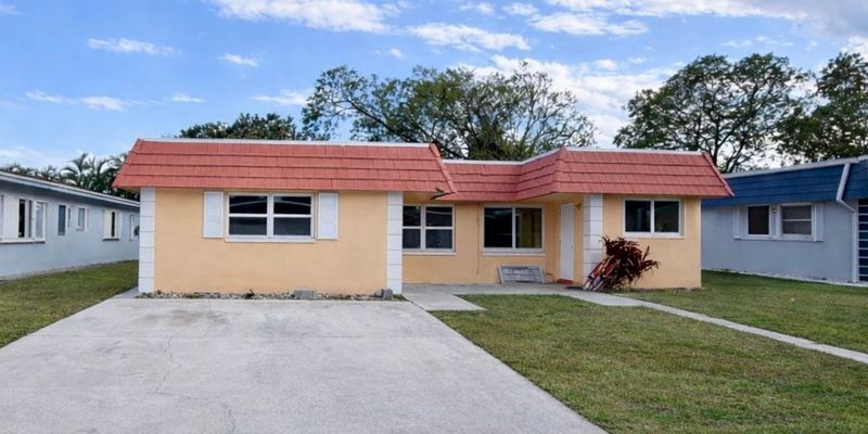 Tamarac House: 7402 NW 76th Ct
