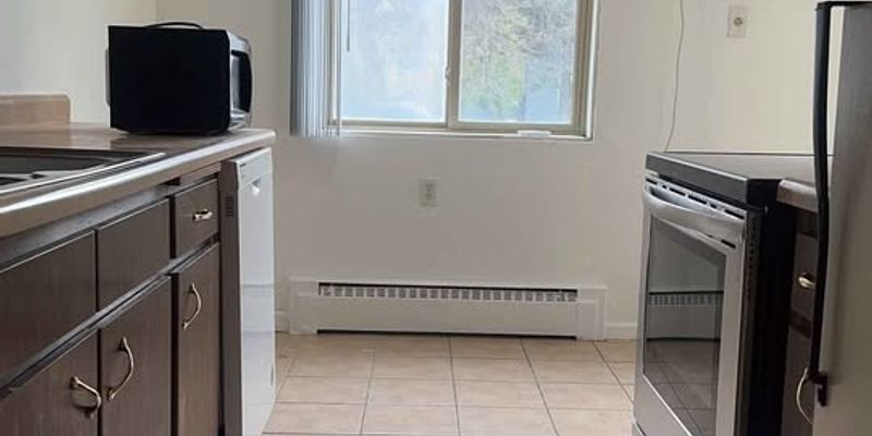 Saint Paul Apartment: 1031 Cromwell Ave